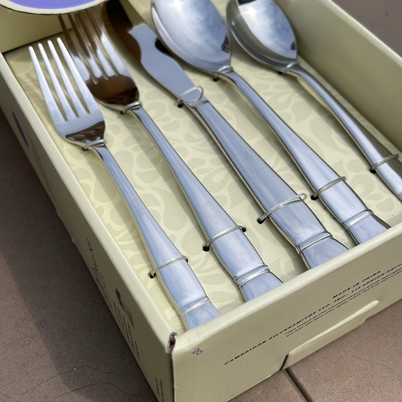 PALLET SALE 20-pc Stainless Steel, Heavy Duty, Cambridge Flatware Set - Picture 2 of 8
